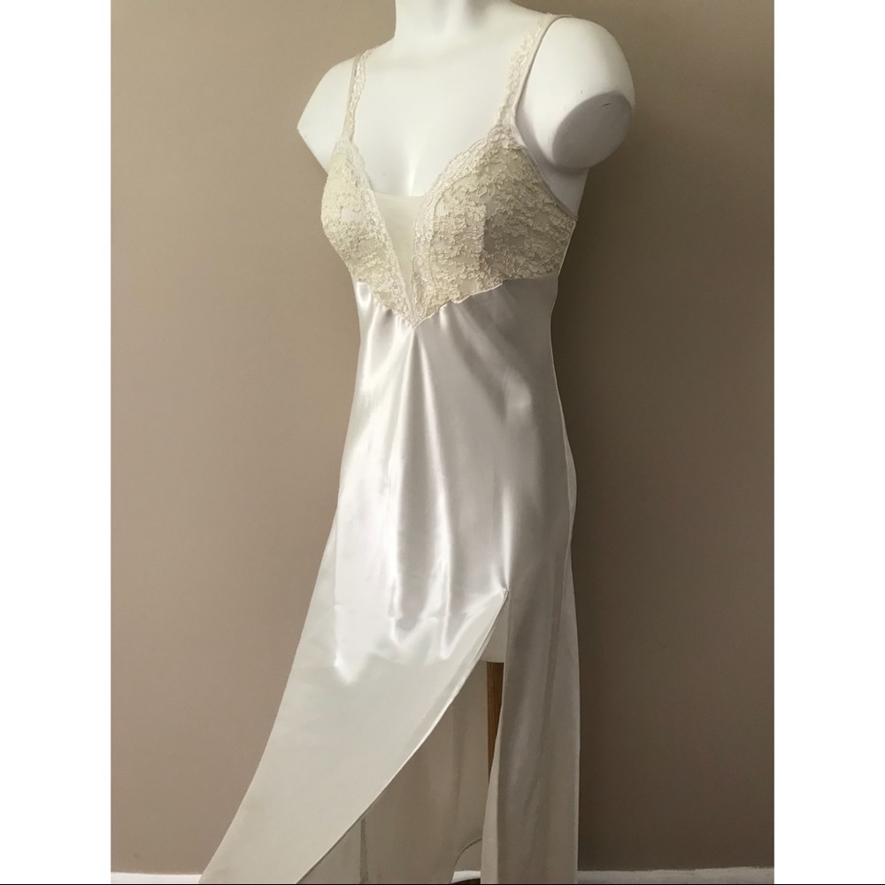 VS Luxurious White Satin & Lace Long Lingerie - Picture 5 of 8